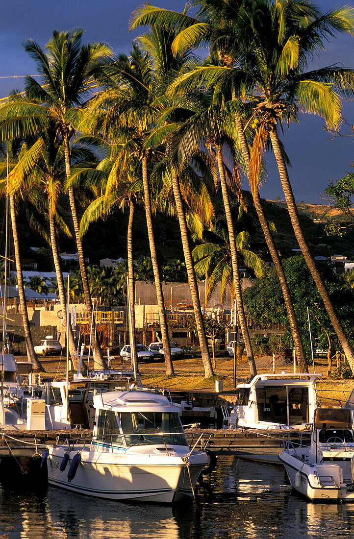 Boote im Hafen von St Gilles, La Réunion, Indischer Ozean