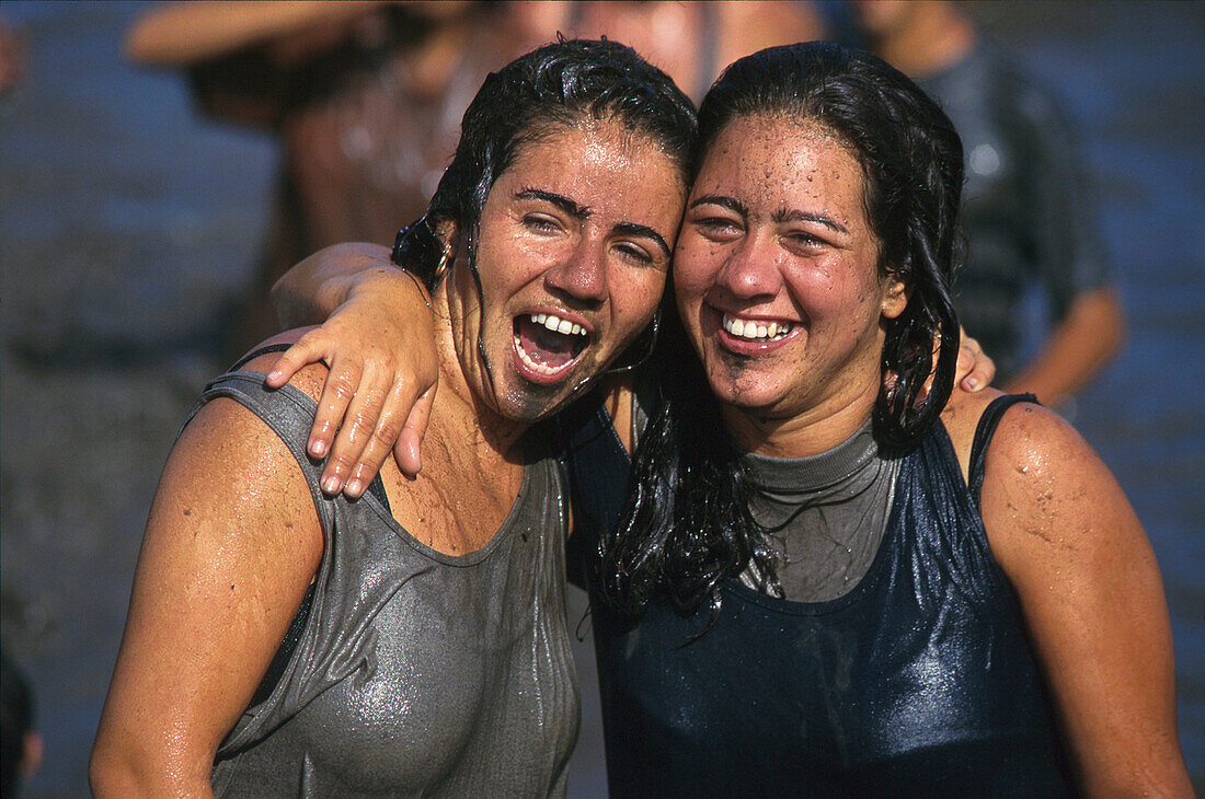 Two young women, The Pond Holiday, El Charco, San Nicolas de Tolentino, Gran Canaria, Canary Islands, Spain