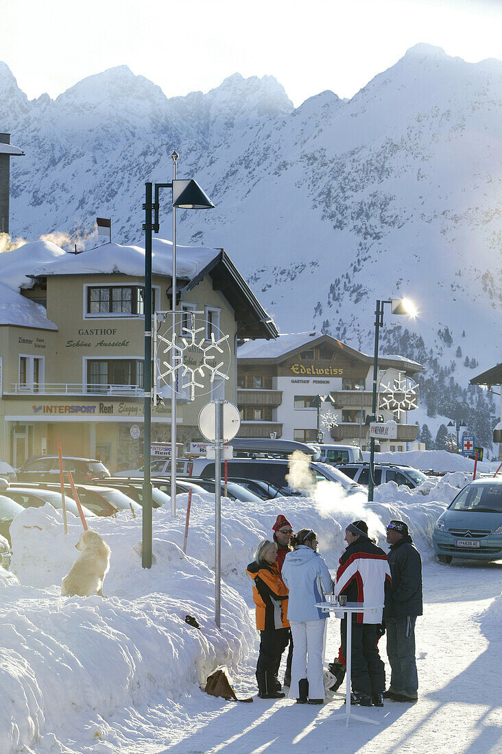 People after skiing, Kuehtai, Kuehtai, Tirol, Oesterreich Tyrol, Austria