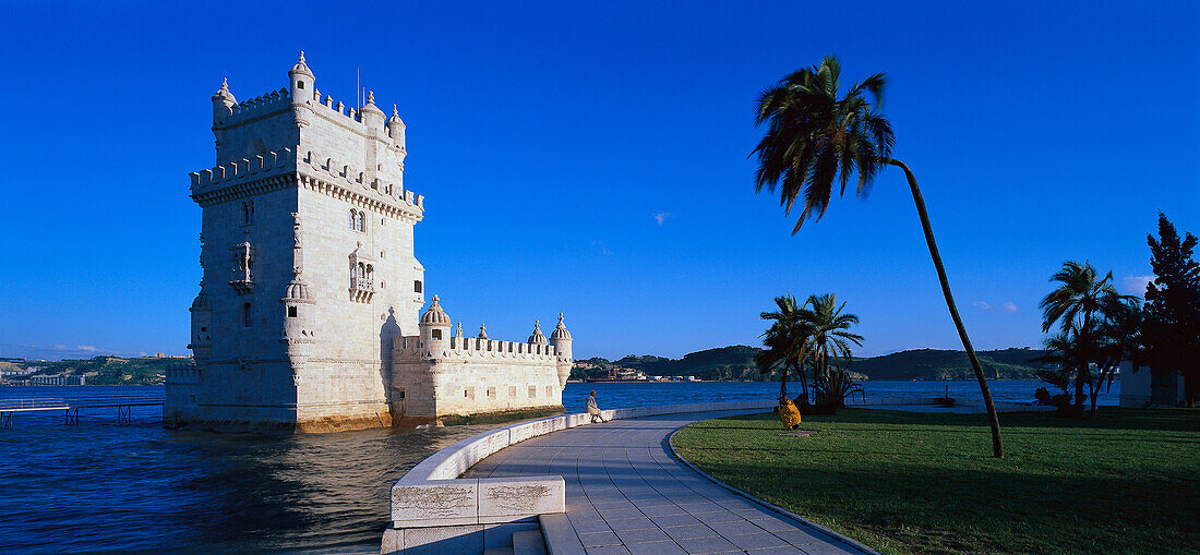 Der Turm Torre de Belem am Fluss Tejo, Lissabon, Portugal, Europa