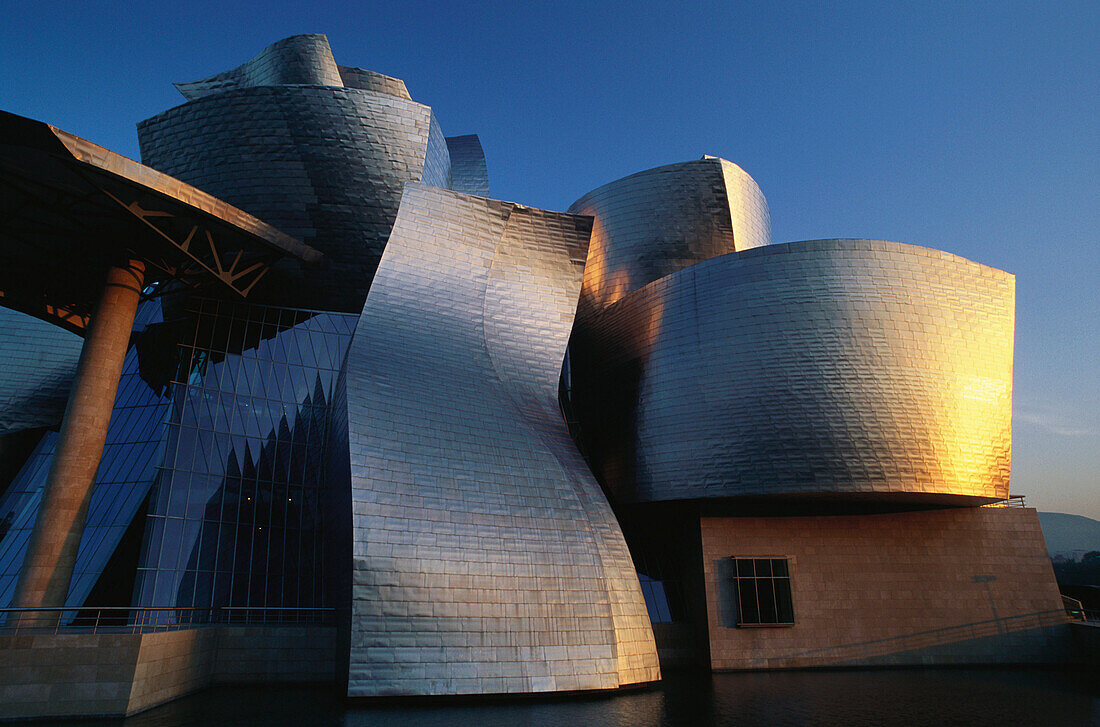 Guggenheim Museum Bilbao von Architekt Frank Gehry, Bilbao, Provinz Vizcaya, Baskenland, Spanien
