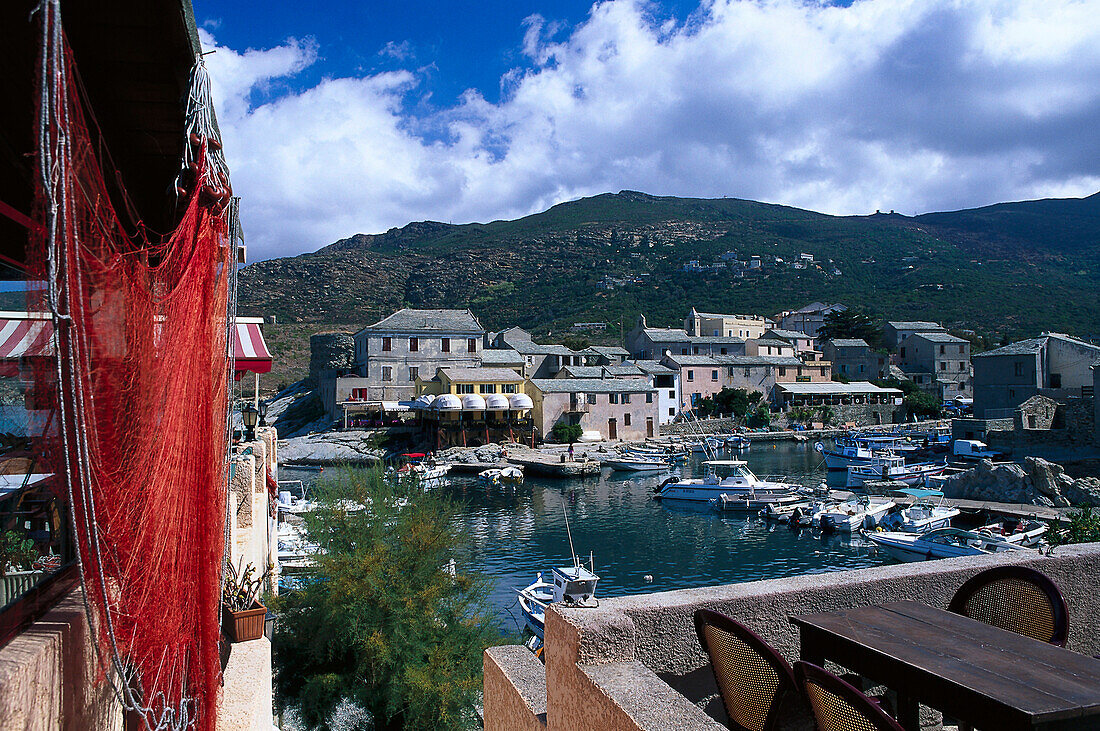 Blick auf den Hafen vom Restaurant, Cap Corse, Korsika, Frankreich