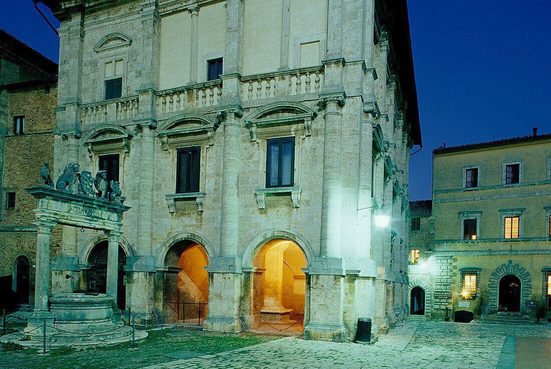 Palazzo Nobili-Tarugi, Piazza Grande, Montepulciano, Tuscany, Italien