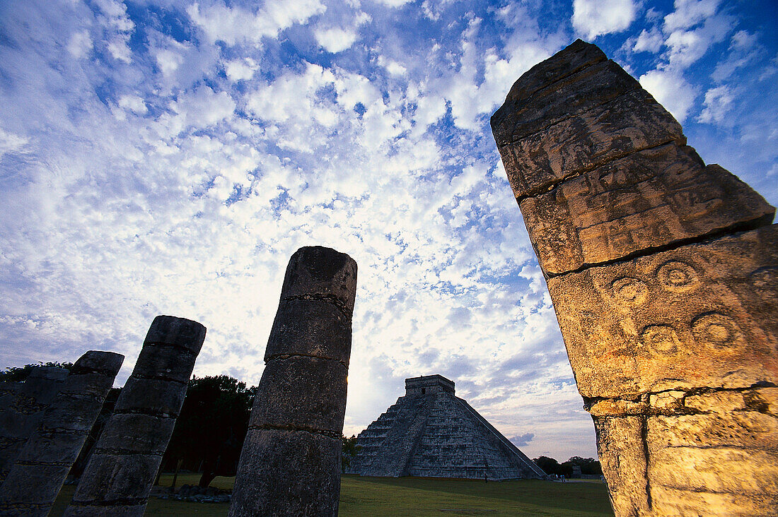 Pyramid of Kukulcan, Chichén Itza, Yucatan Mexico