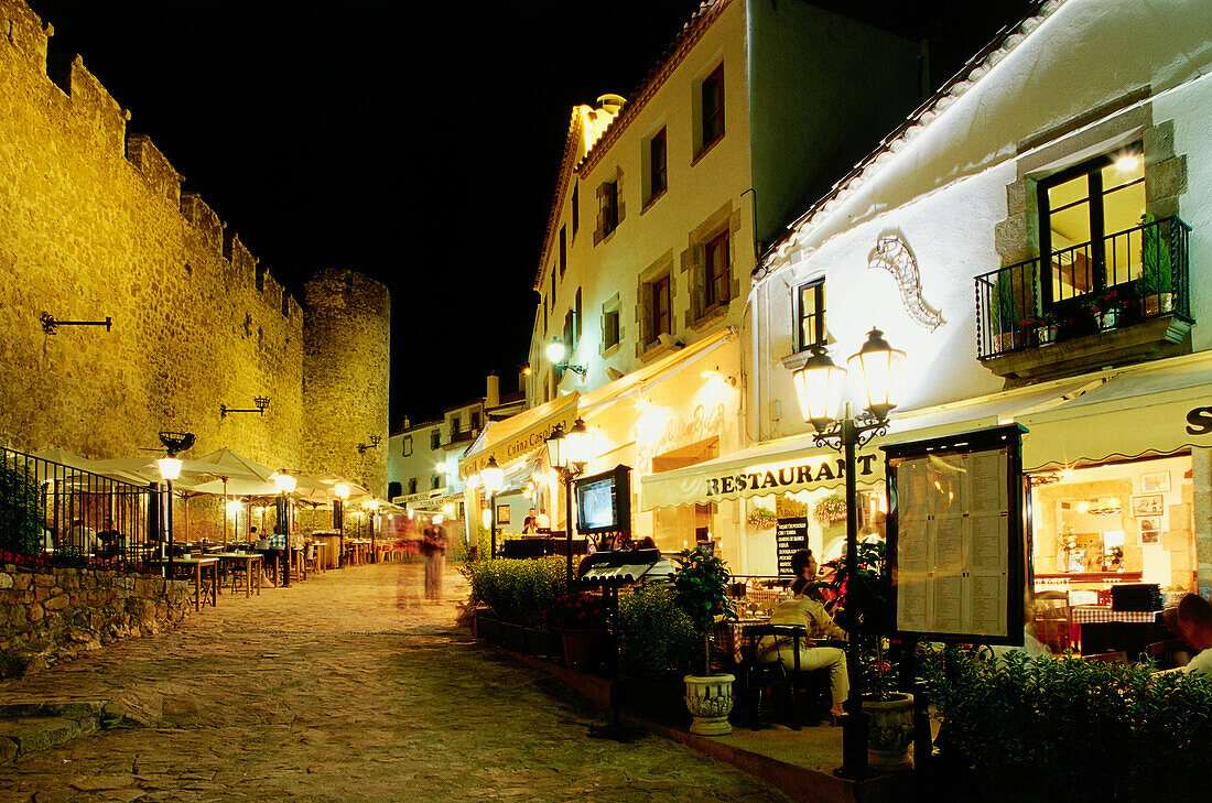 Restaurant Sa Muralla, mittelalterliche Stadtmauer, Tossa de Mar, Provinz Girona, Costa Brava, Katalonien, Spanien