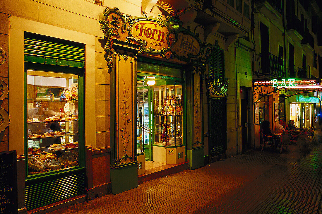 Bakery at night, Forn d´es Teatre, Placa Weyler, Palma de Mallorca, Mallorca, Spain