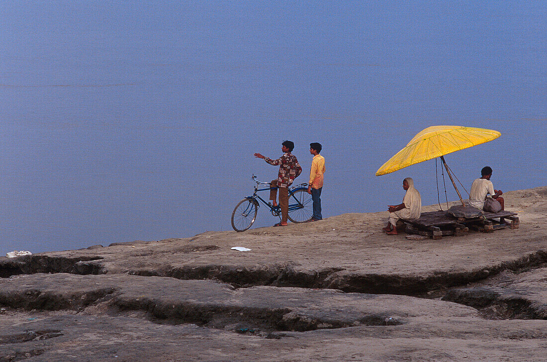 Pilgrims, Ganges river, Tulsi Ghat, Varanasi, Benares, Uttar Pradesh, India