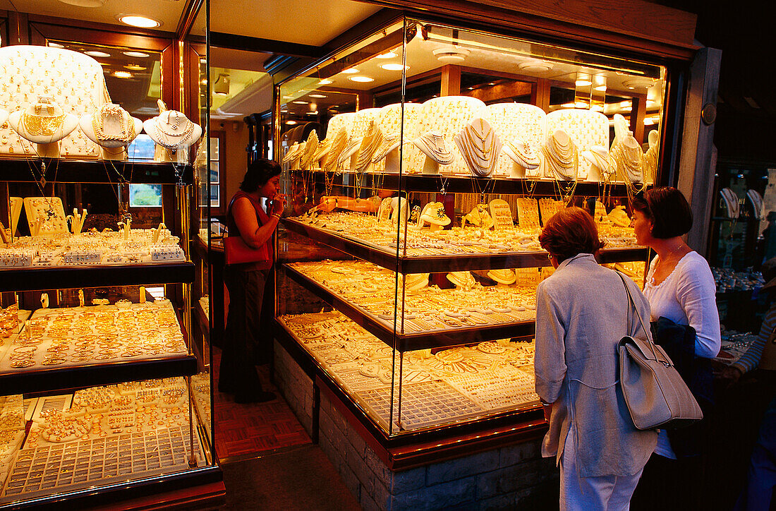 Jeweller's shop, Ponte Vecchio, Florence Tuscany, Italy