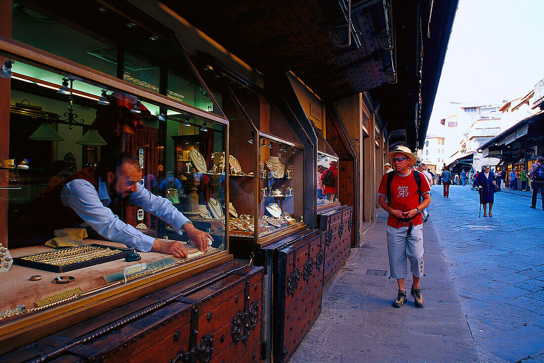 Jeweller's shop, Ponte Vecchio, Florence.Tuscany, Italy