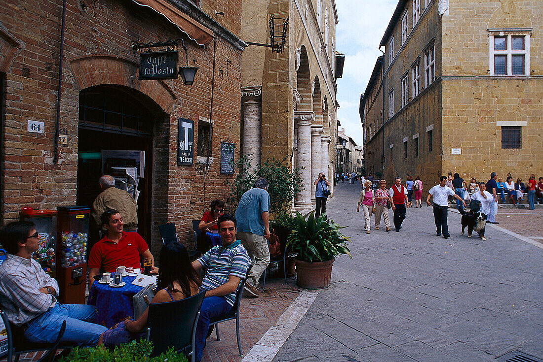 Straßencafe, Piazza Pio II, Pienza, Toskana, Italien