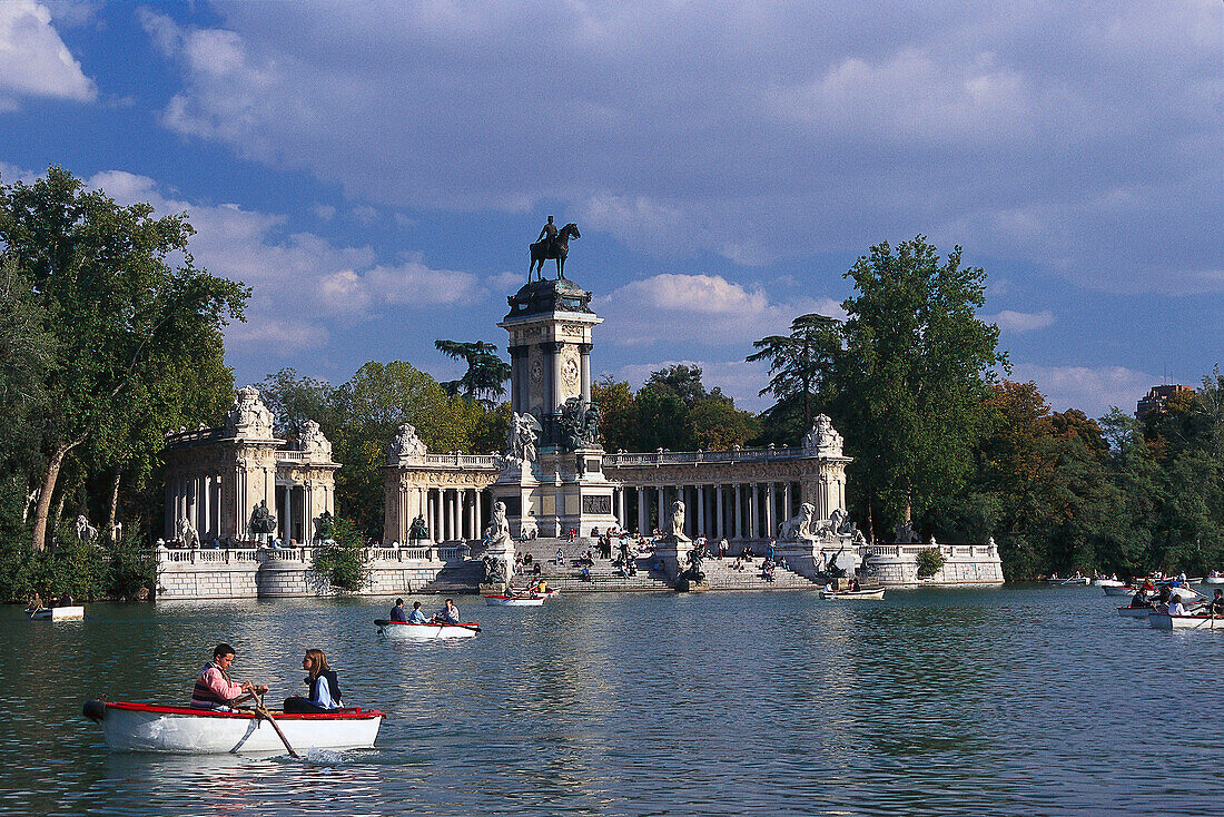Monument for Alfonso XII, Retiro Park, Madrid, Spanien