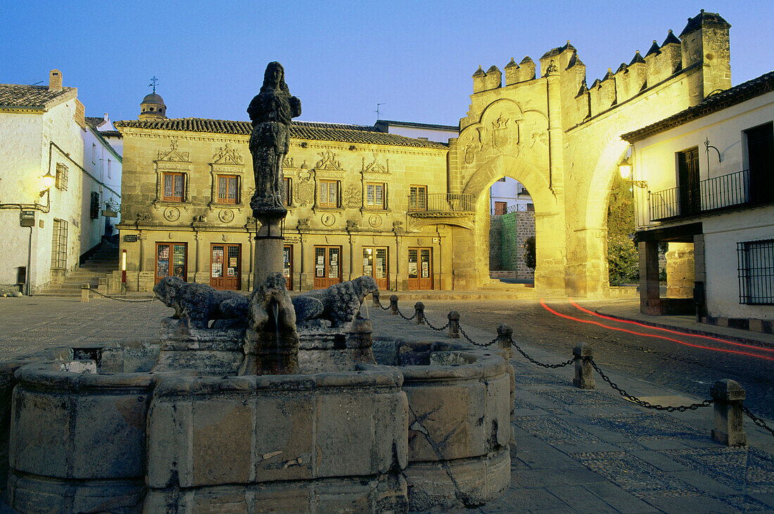 Lions Fountain, Arco de Villatar, Plaza del Populo, Renaissance, Monumental Ensemble, Baeza, Province of Jaen, Andalusia, Spain