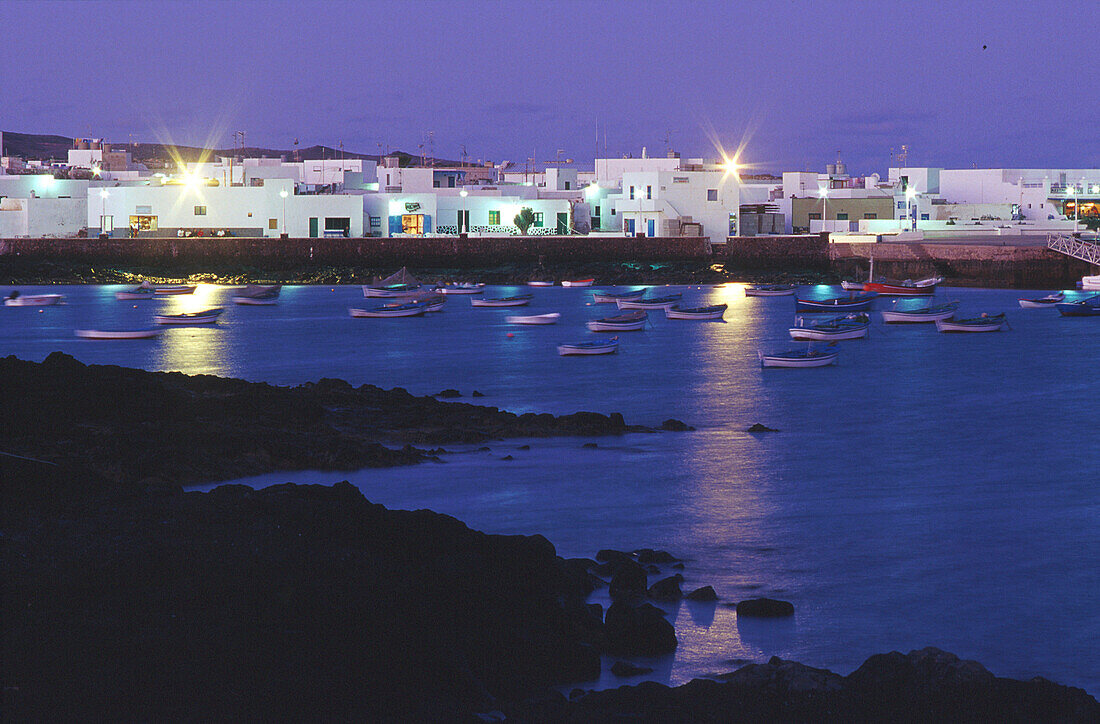 Fischerboote, Hafen, Caleta del Sebo, La Graciosa, Kanarische Inseln, Spanien, vor Lanzarote