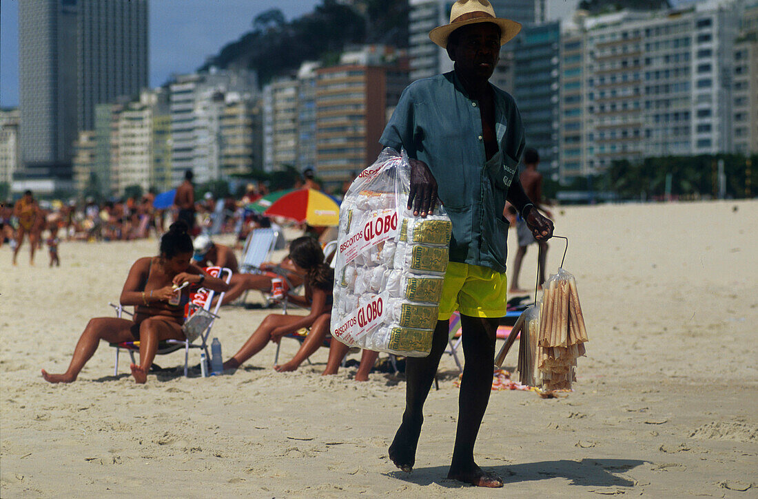 Copacabana, Strand, Haendler, Rio de Janeiro Rio de Janeiro, Brasilien