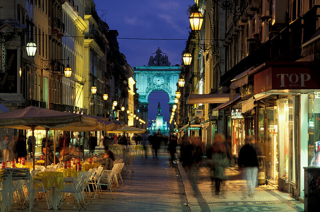 Rua Augusta mit Triumphbogen, Praca do Comercio, Baixa, Lissabon, Portugal