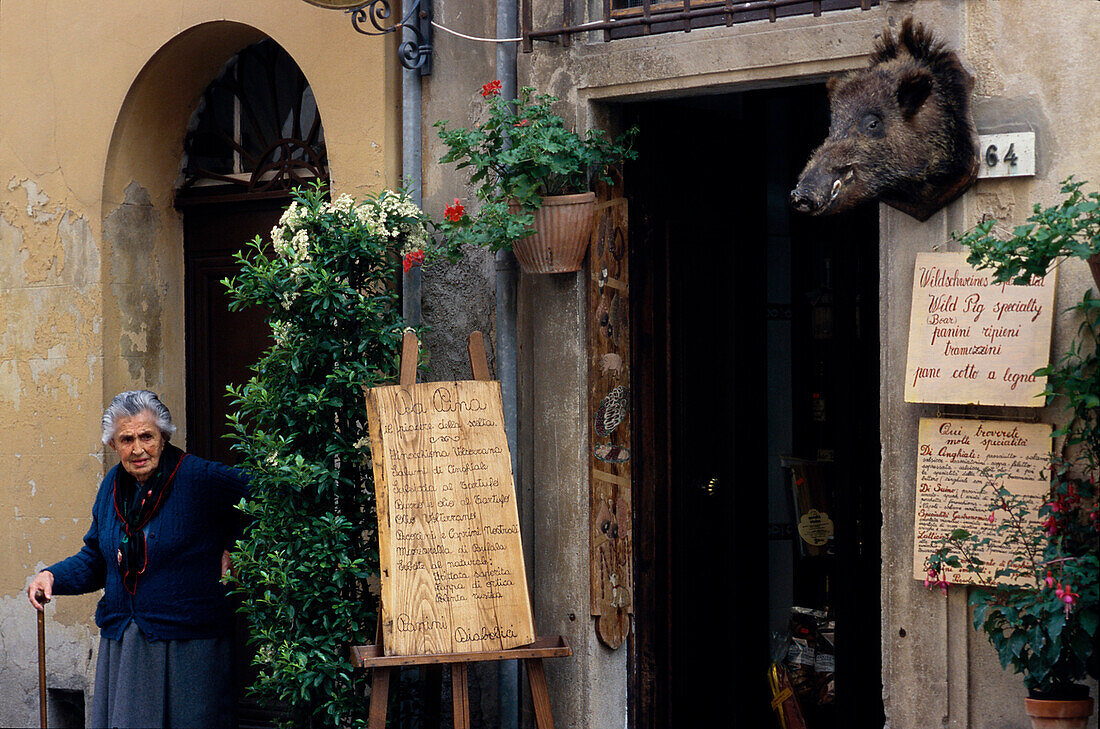 Delikatessengeschäft, Feinkost, Via Don Minzoni, Volterra Toskana, Italien