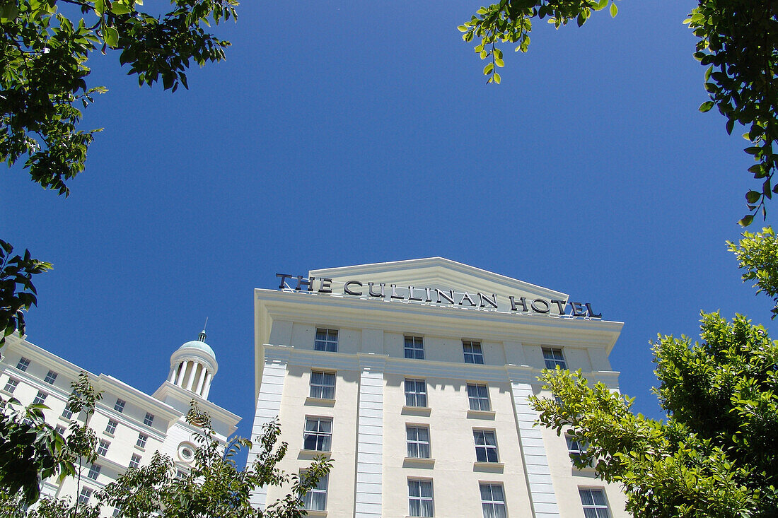 Colonial style hotel building in the sunlight, Cape Town, South Africa, Africa