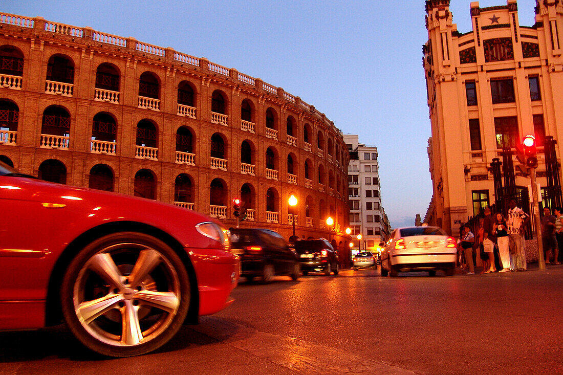 Arena und Bahnstation, Valencia, Spain