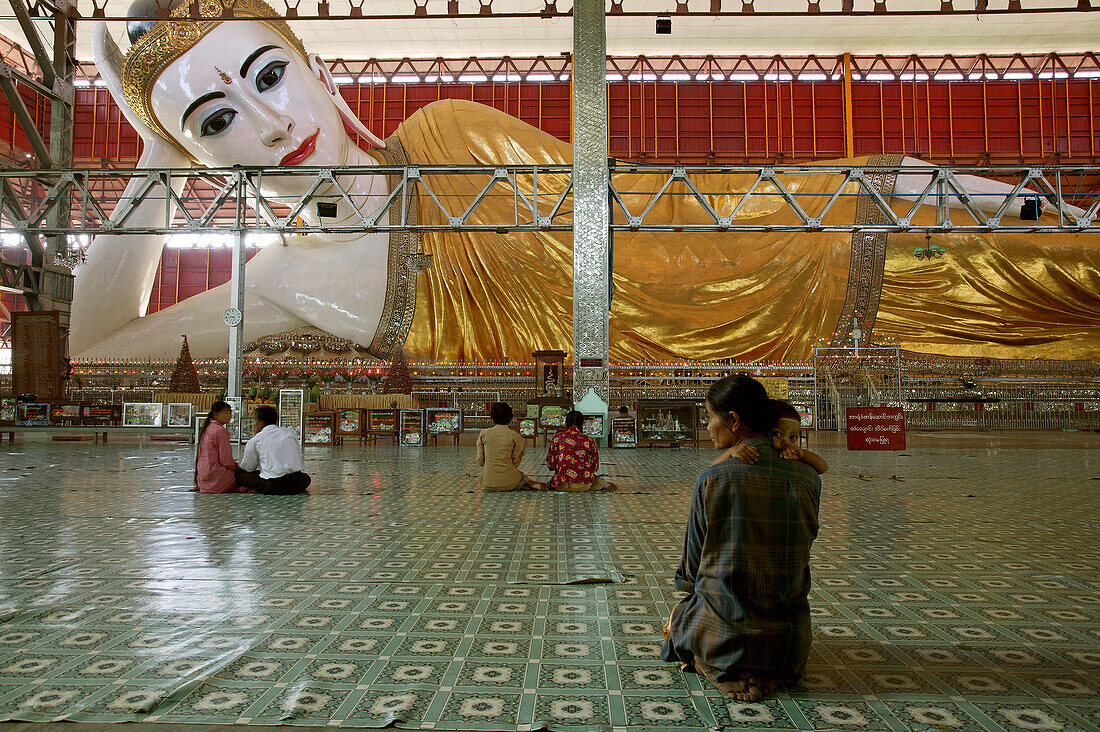 Chaukhtatkye Buddha, Yangon, einer der größten liegenden Buddha Statuen, Kyaukhtatgi, Rangun one of the largest reclining Buddhas
