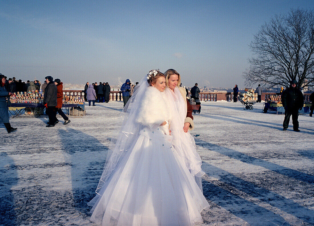 Braut mit Trauzeugin, Hochzeit, Sperlingsberge, Moskau, Russland
