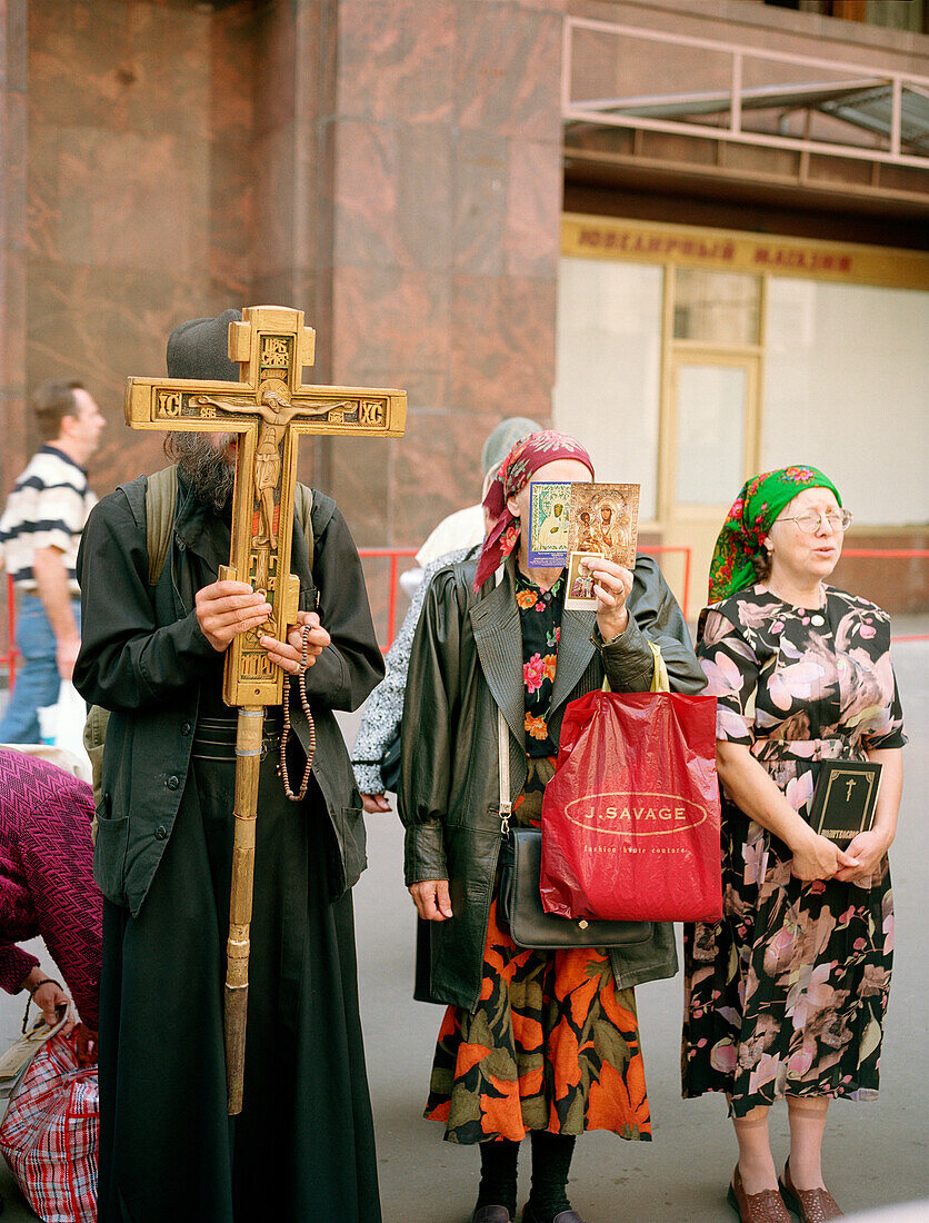 Menschen bei einer religiösen Demonstration, Moskau, Russland