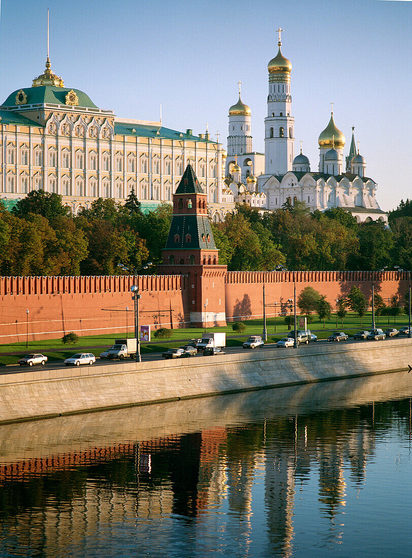 Kreml spiegelt sich in der Moskwa, Moskau, Russland