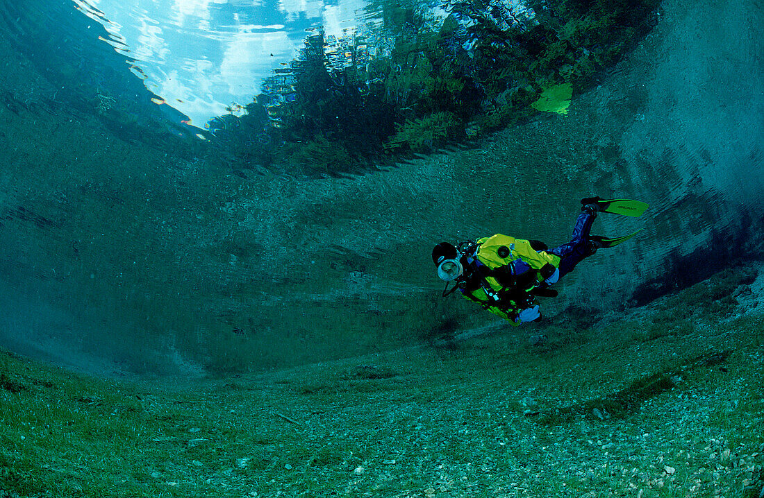 Taucher im Gebirgssee, Scuba Diver in a mountain l, Scuba Diver in a mountain lake