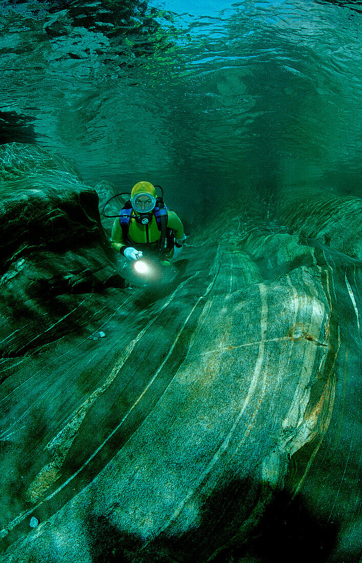 Flusstauchen in der Verzasca, Scuba diving in a fr, Scuba diving in a freshwater river, scuba diver