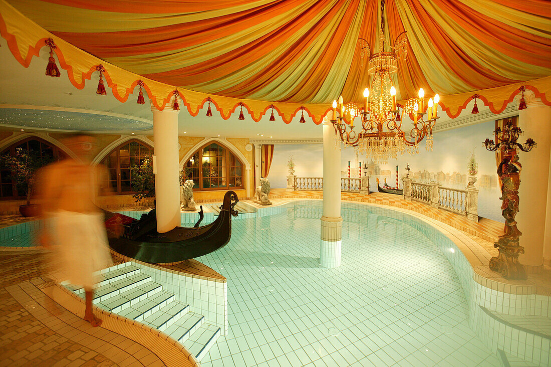 Pool des Central Spa Hotels, Sölden, Ötztal, Österreich
