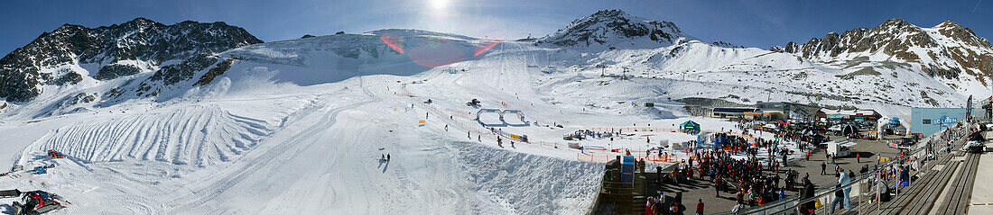 Snowboard Worldcup Soelden, Panoramaaufnahme des Rettenbachferners von Rettenbach aus, Skistadion während eines Snowboard Weltcup Slalomlaufes, Soelden, Oetztal, Austria Sölden, Ötztal, Österreich