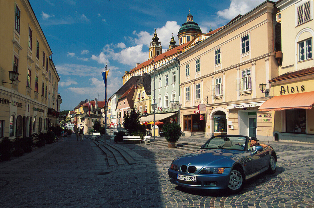 BMW Z3, Rathaus Melk, Wachau, Österreich