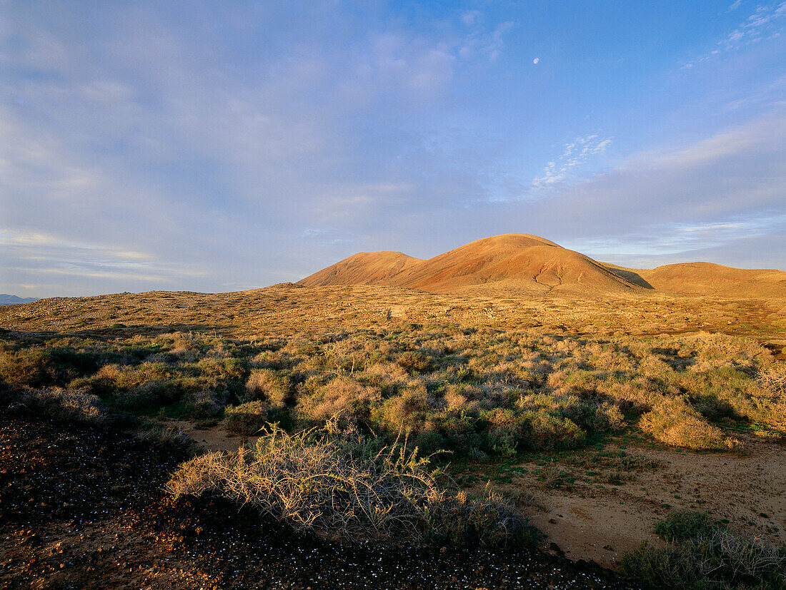 Las Agujas, volcanic mountains, La Graciosa, little Island beside Lanzarote, canary Islands, Atlantic Ocean, Spain