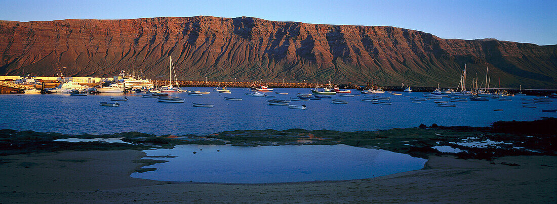 Famara Lanzarote, , von Caleta del Sebo, La Graciosa, Kanarische Inseln Spanien, near Lanzarote