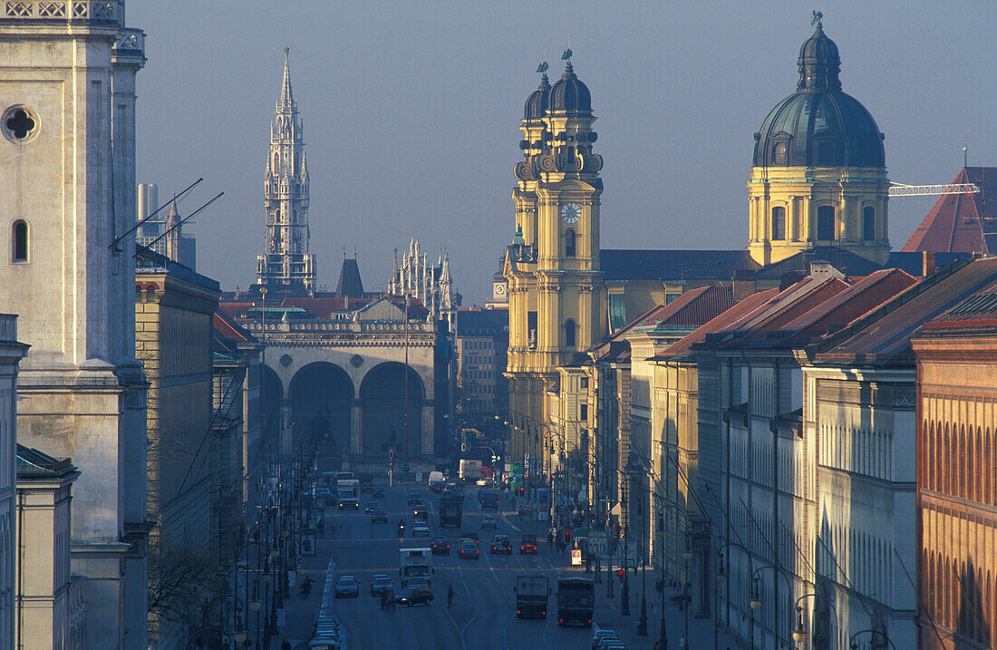 Blick über die Ludwigstraße in Richtung Odeonsplatz, München, Bayern, Deutschland