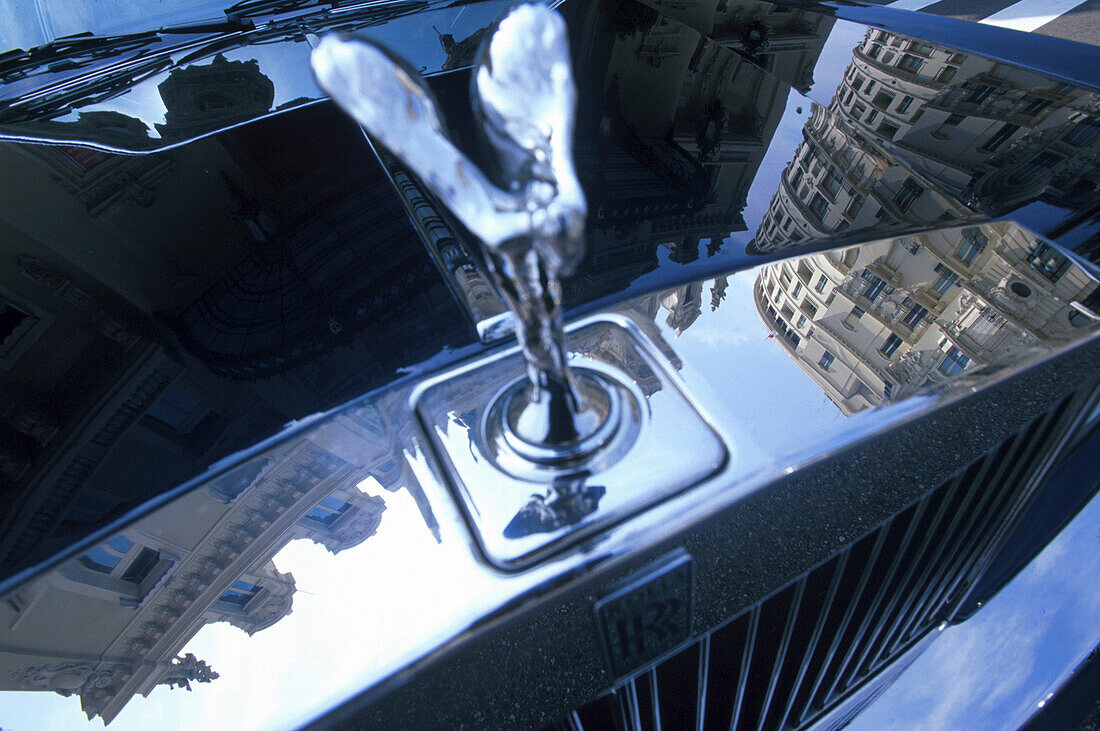Spiegelung im Rolls Royce, Kühler, Casino Monte Carlo, Monaco