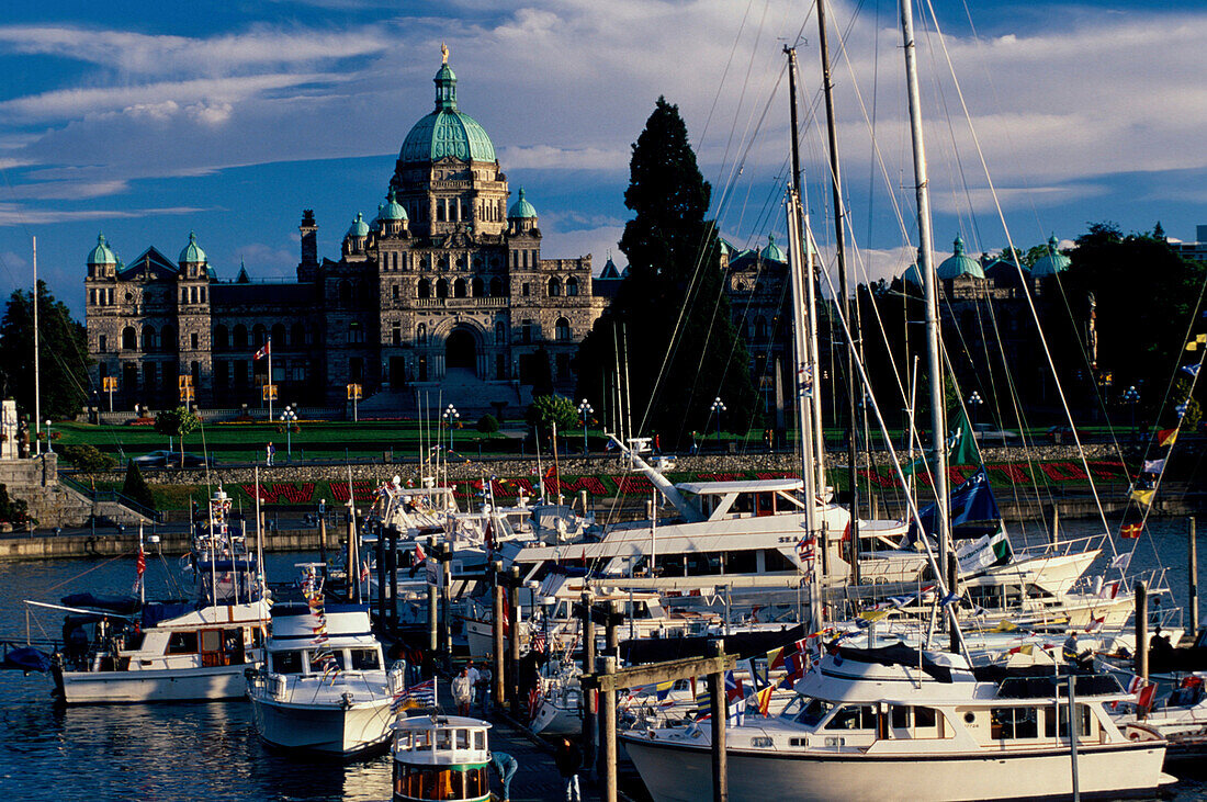 Parlamentsgebäude, Yachthafen, Victoria, Vancouver Island British Columbia, Kanada