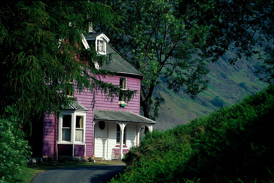 Violettes Haus bei Stair, Lake District, Cumbria, England, Großbritannien