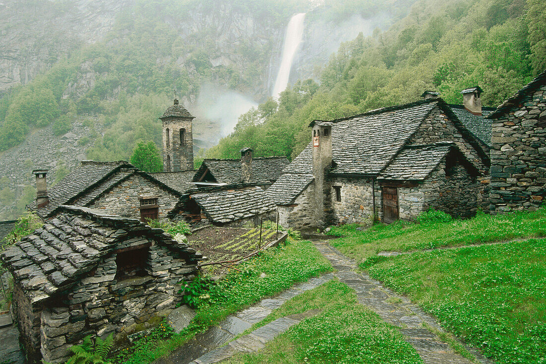 Stone houses in mountain village, Foroglio, Bavonstal, Ticino, Switzerland