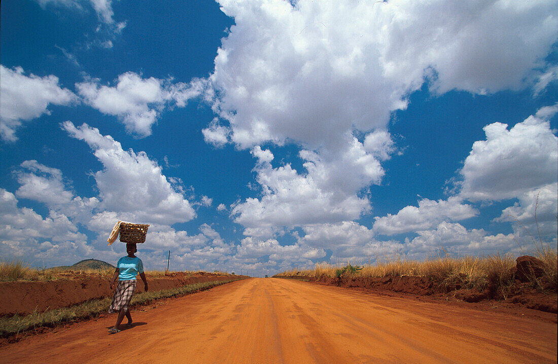 Staubstraße bei Ihosy, Madagaskar, Afrika