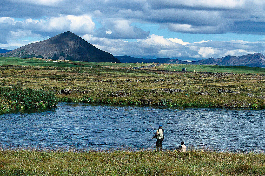 Angler am Zufluß des Myvatn, Norden Island