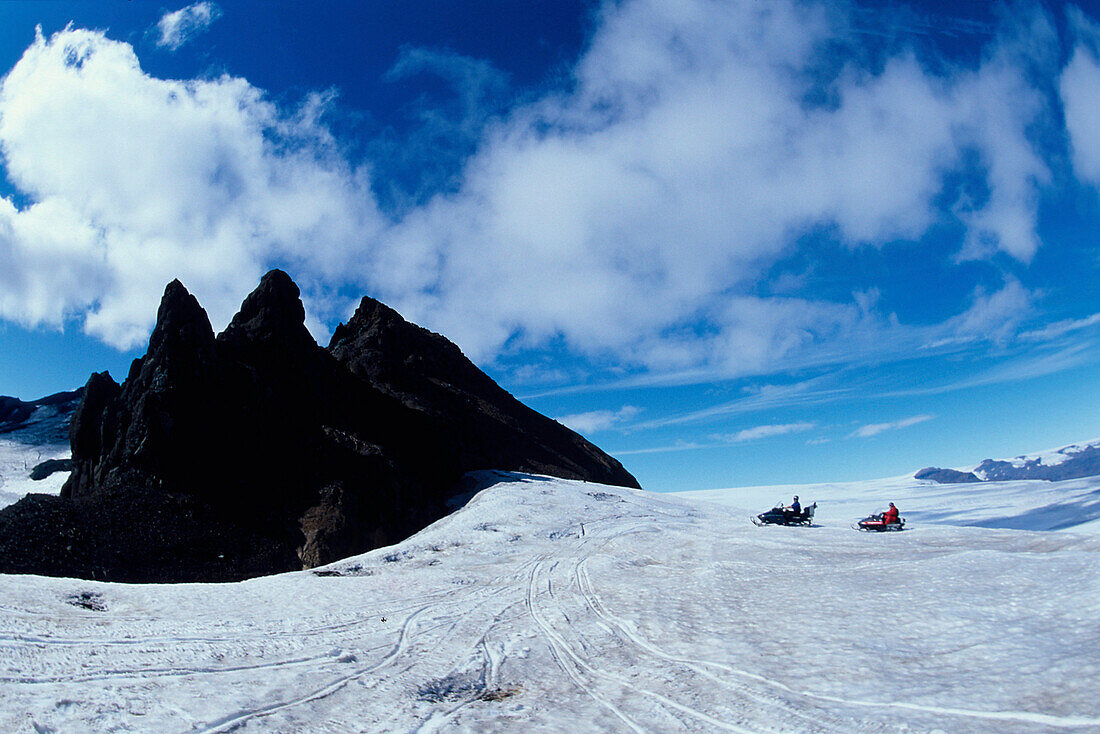 Snowmobilfahrer auf dem Brokarjoekull, Einer Zunge des Vatnajoekull Island