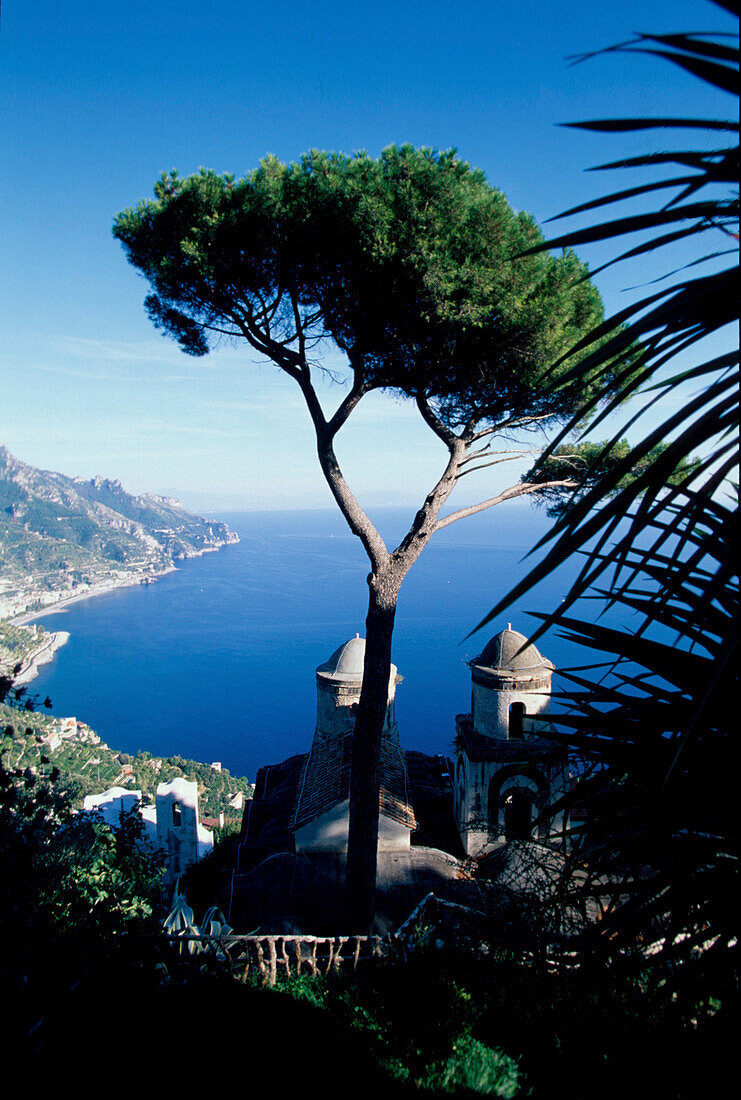 Blick v.Garten d. Villa Rufolo, Ravello, Amalfiekueste Kampanien Italien