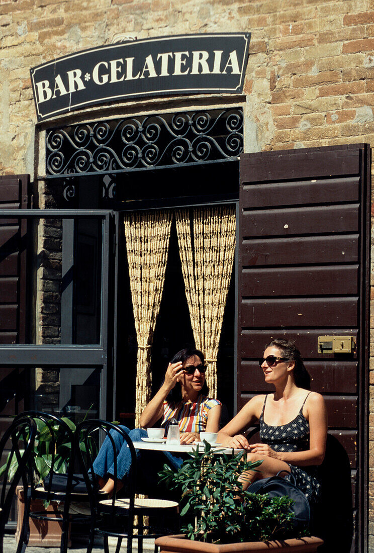 Strassencafé, Pienza, Toskana Italien