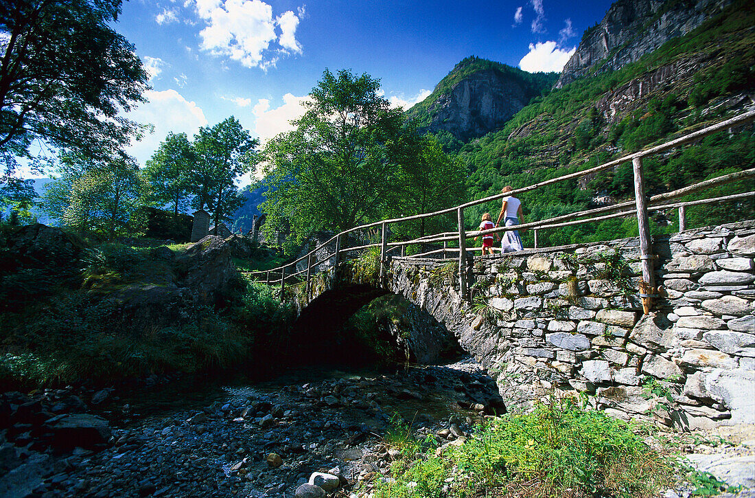 Sonlerto Bridge, Bridge in the mountains, Sonlerto, Val Bavona, Ticino, Switzerland