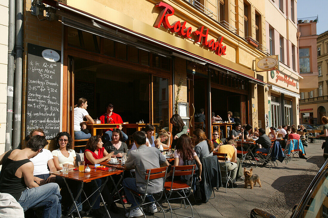 Café Rote Harfe, Berlin, Kreuzberg, People sitting in front of Café Rote Harfe, Kreuzberg, Berlin, Germany, Kneipen Berlin, Kreuzberg