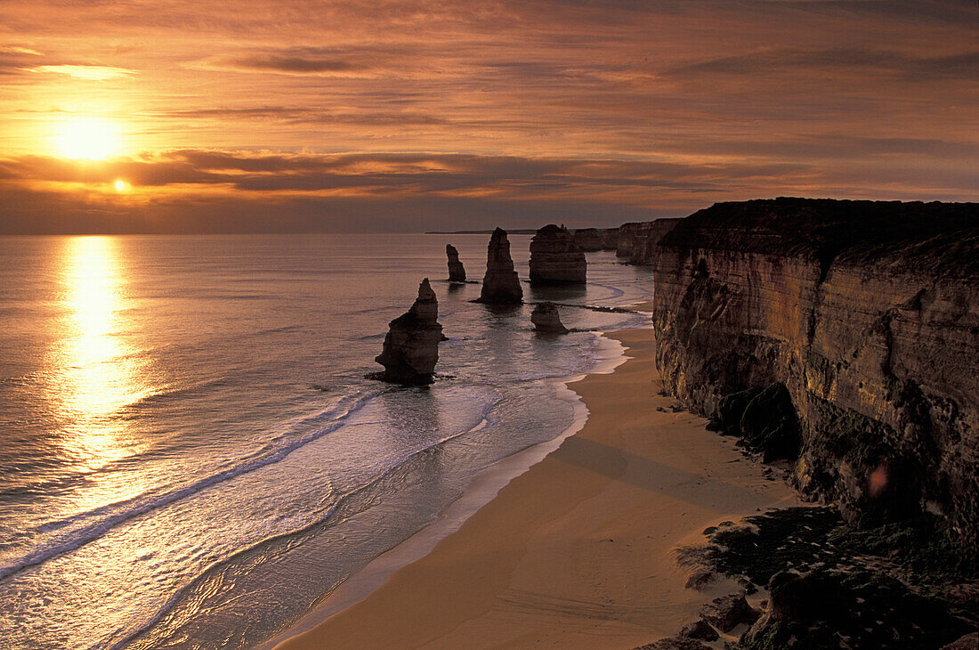 Twelve Apostels, Limestone cliffs, Port Campbell National Park, Great Ocean Road, Victoria, Australia