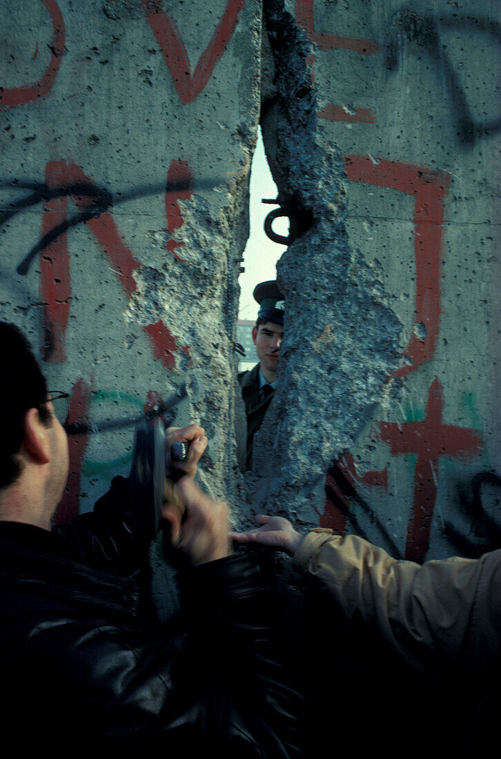 Breaking the Berlin Wall, Berlin Wall,  10.11.1989, Berlin,  Germany