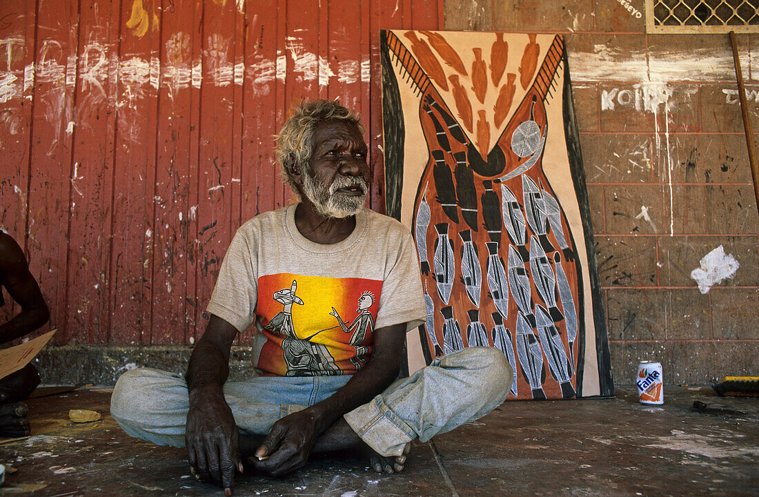 Aboriginal artist, Arnhemland NT, Old Man Thompson, Aboriginal Maler, Oenpelli, Arnhemland, Northern Territory