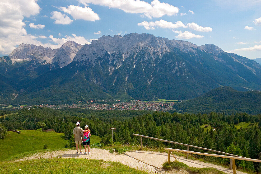 Hoher Kranzberg over Mittenwald, Karwendel mountai, Hoher Kranzberg bei Mittenwald, Karwendel, Werdenfelser Land, Oberbayern, Deutschland Karwendel mountains, Alps, Upper Bavaria, Germany