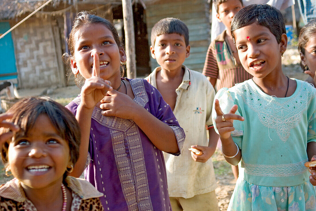 Children in fishing village, Cuthbert Bay, Andaman, Kinder in Fischerdorf, Andamanen, Indien children in fishing village, Andaman Islands, India